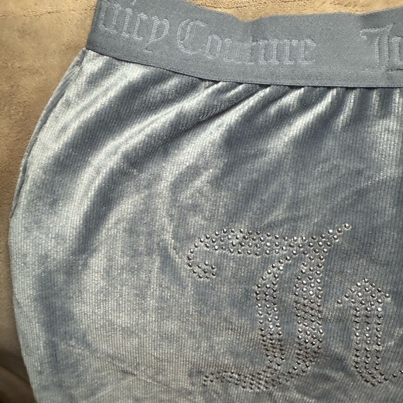 **2 4 PRICE OF ONE:))** Juicy Couture Women’s Size Small Gray Velour Shorts JCT - Picture 6 of 7